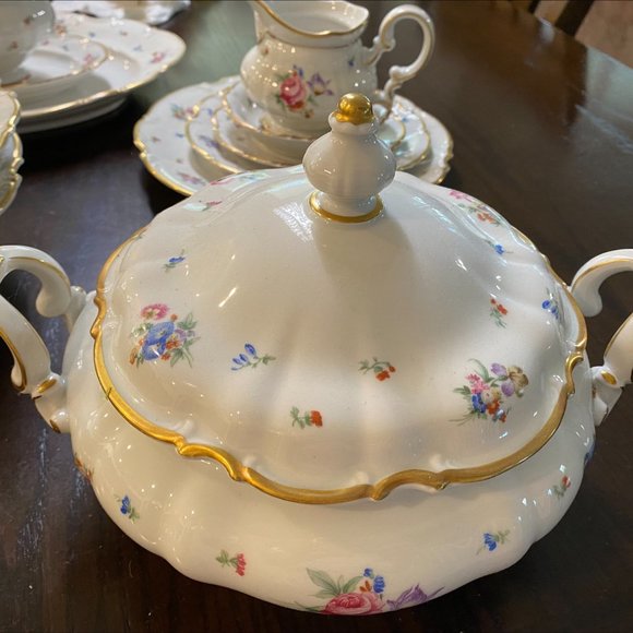 Hutschenreuther Mayfair  soup tureen ( like new condition) - Picture 2 of 9